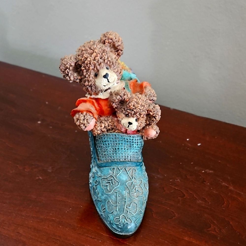 Vintage Jubilee Giftware Teddy Bears In A Blue Resin Shoe